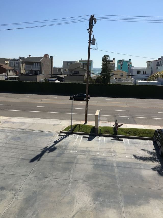 Deluxe Room, 1 King Bed, Non-Smoking, Partial Ocean View (Includes 1 parking space)