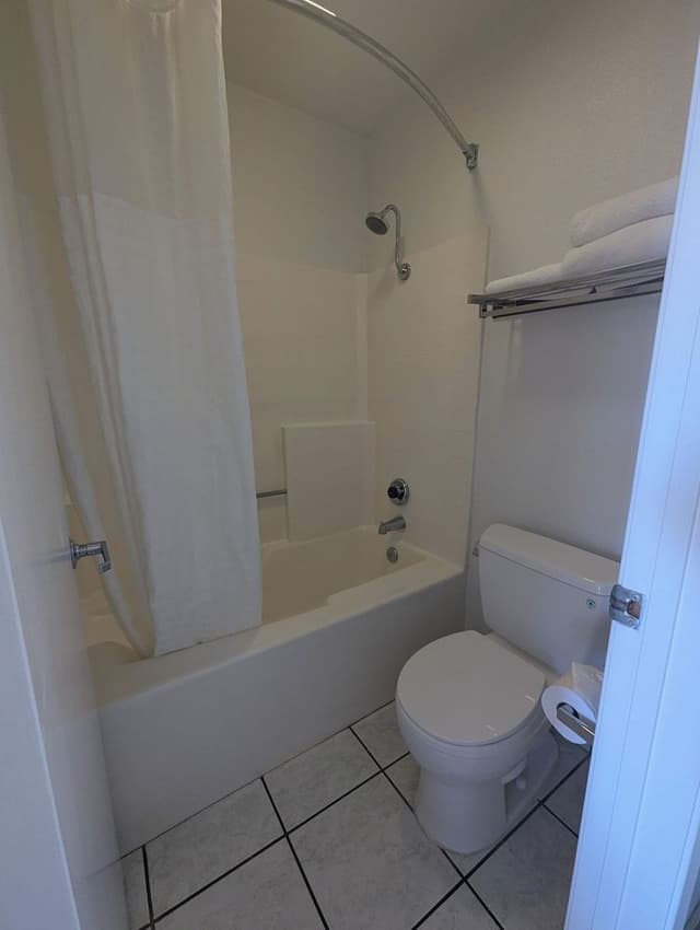 Deluxe Room, 1 King Bed, Non-Smoking, Partial Ocean View (Includes 1 parking space)
