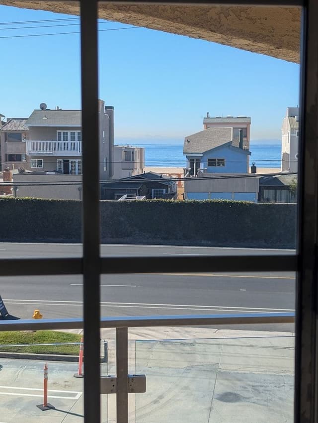 Deluxe Room, 1 King Bed, Non-Smoking, Partial Ocean View (Includes 1 parking space)