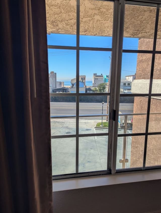 Deluxe Room, 1 King Bed, Non-Smoking, Partial Ocean View (Includes 1 parking space)