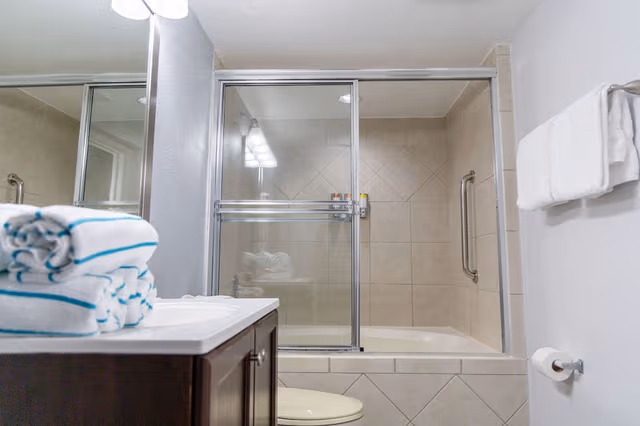 Suite, 2 Bedrooms (at the Oaks)