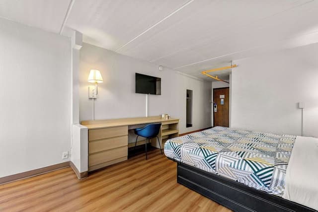 Deluxe Room, 1 King Bed, Non Smoking, Refrigerator & Microwave