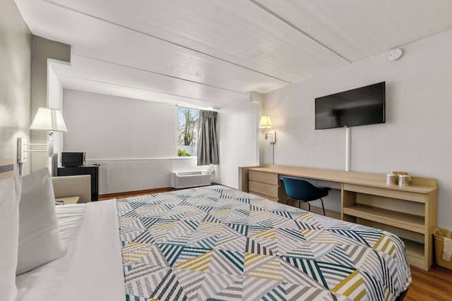 Deluxe Room, 1 King Bed, Non Smoking, Refrigerator & Microwave