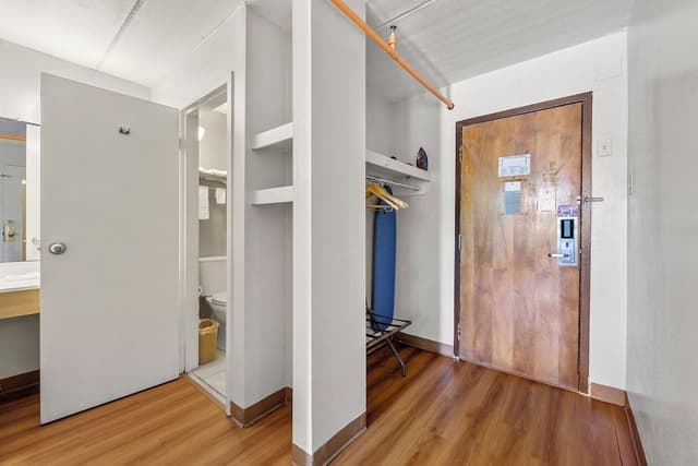 Deluxe Room, 1 King Bed, Non Smoking, Refrigerator & Microwave