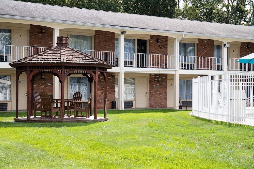 Crystal Inn Eatontown4