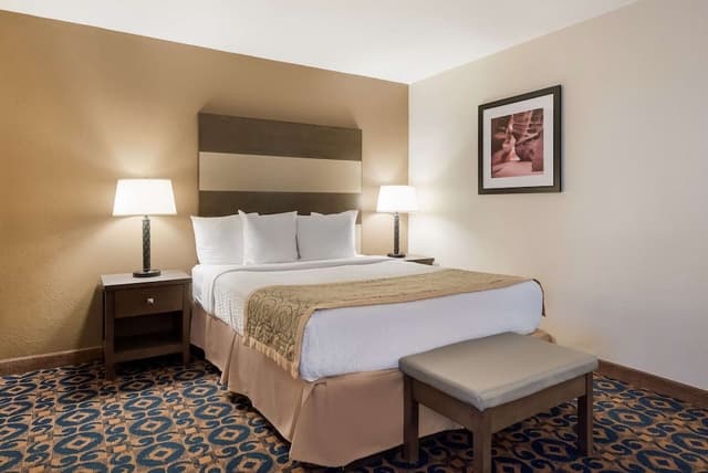 Standard Room, 1 Queen Bed, Non Smoking