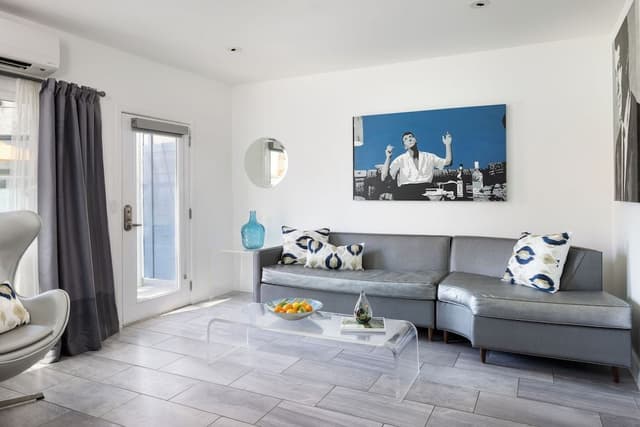 Suite, 1 King Bed with Sofa bed, Pool View