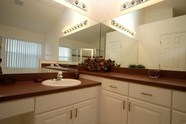 5 bedroom, 3 bathroom Private Home