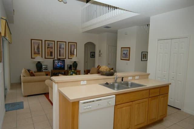 5 bedroom, 3 bathroom Private Home