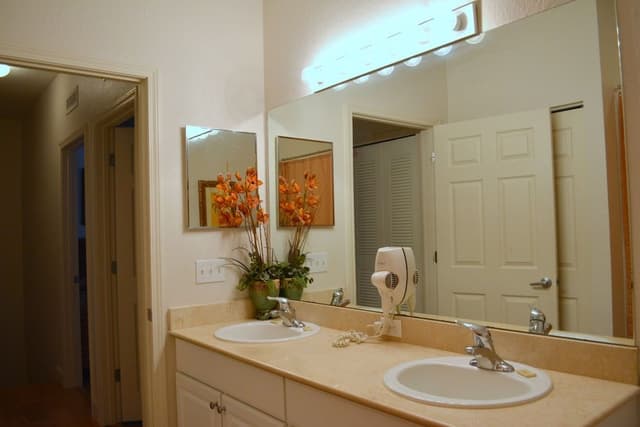 4 bedroom apartment, access to community pool (Resort Style)