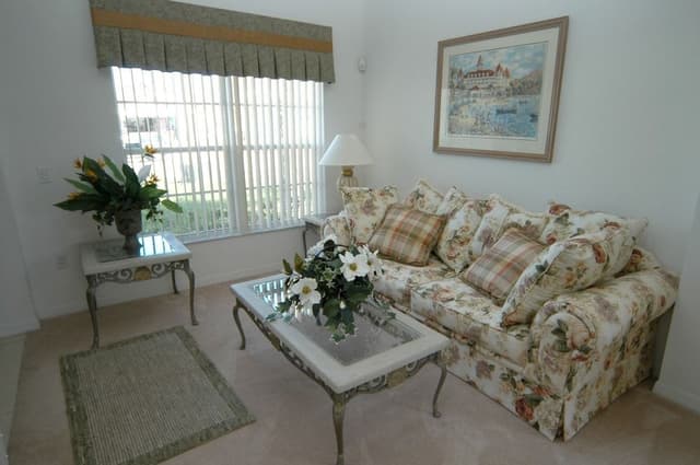4 bedroom, 3 bathroom Private Pool Home