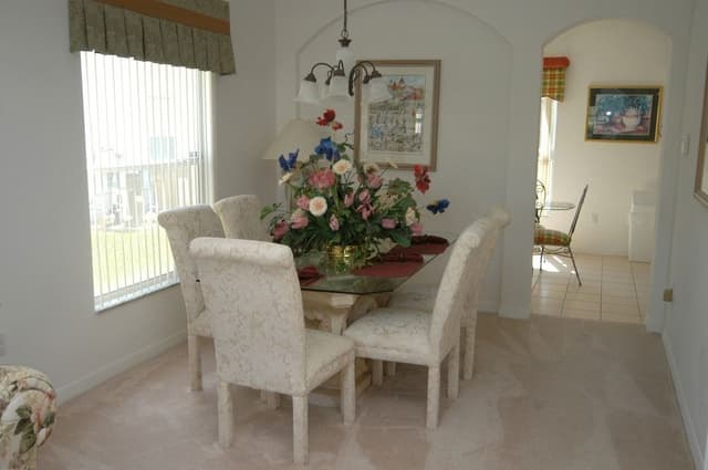 4 bedroom, 3 bathroom Private Pool Home