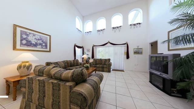 5 bedroom, 3 bathroom Private Home