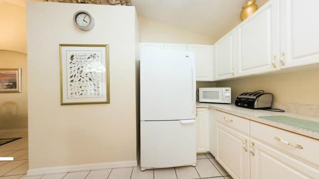 4 bedroom, 3 bathroom Private Pool Home