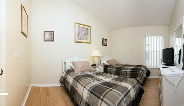 4 bedroom, 3 bathroom Private Pool Home