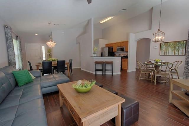 5 bedroom, 3 bathroom Private Home