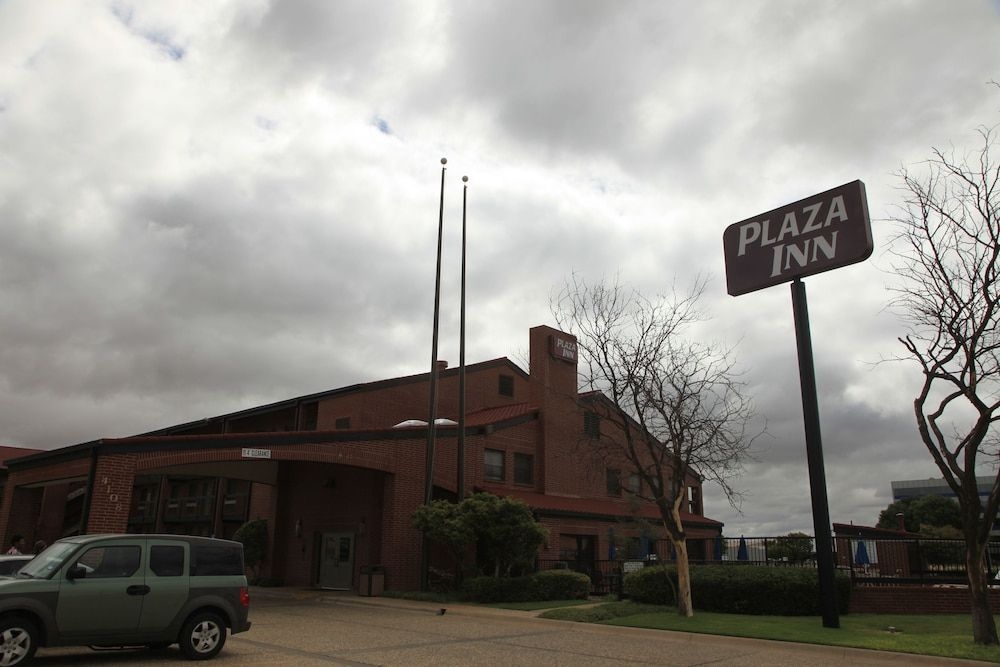 Plaza Inn1