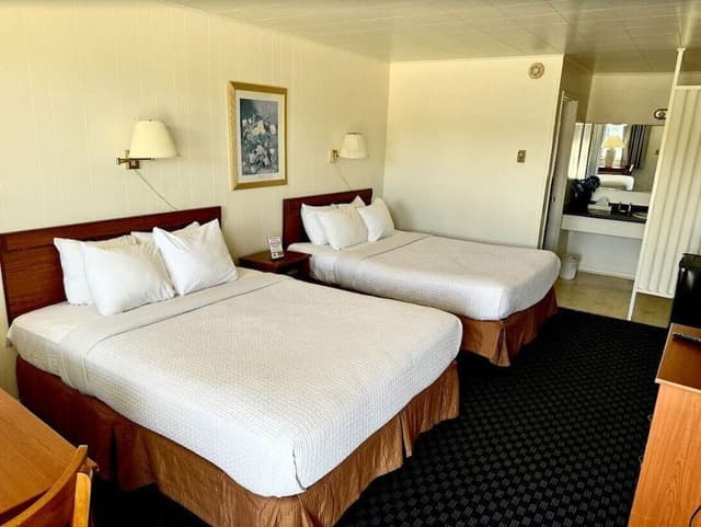 Standard Room, 2 Queen Beds, Non Smoking