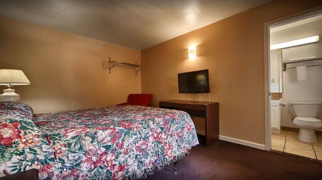 Standard Room, 1 Queen Bed