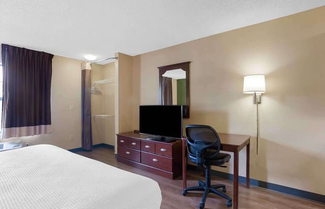 Studio, 1 King Bed, Accessible, Non Smoking