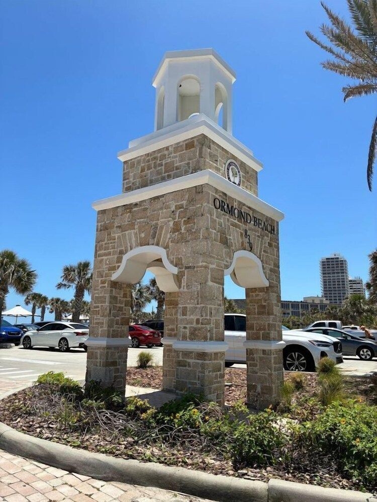 Georgian Inn Beach Club0