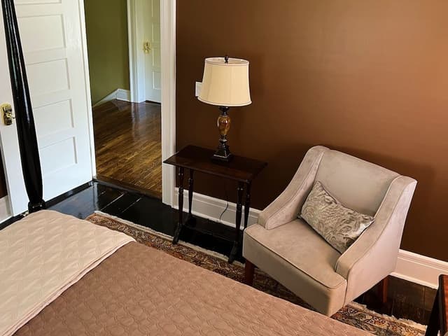 Luxury Suite, 1 Queen Bed, Private Bathroom