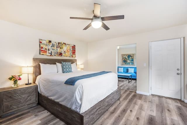 Standard Suite, 1 King Bed