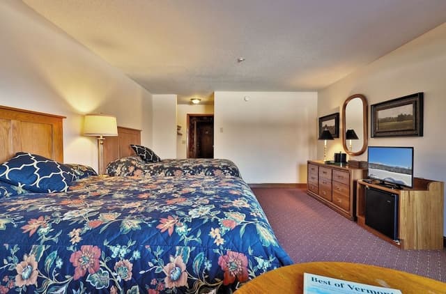 Deluxe Room, 2 Queen Beds - Ski Passes available at property