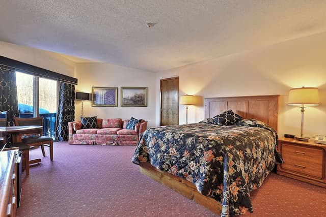 Deluxe Room, 1 Queen Bed - Ski Passes available at property