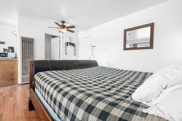 Standard Room, 1 King Bed, Fireplace, Lake View