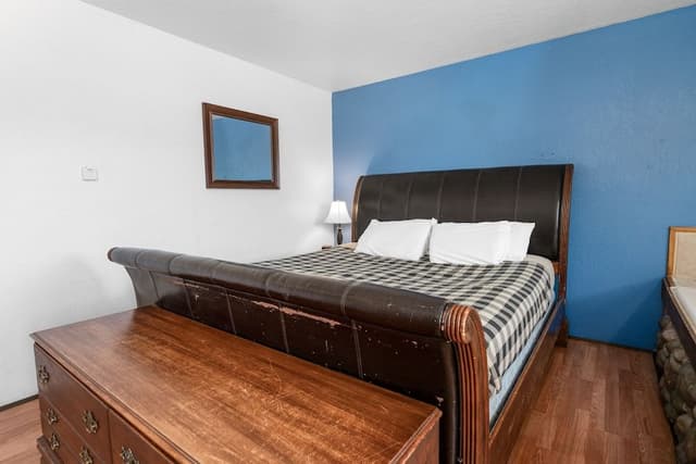 Standard Room, 1 King Bed, Fireplace, Lake View
