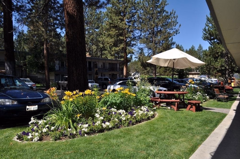 The Americana Village4
