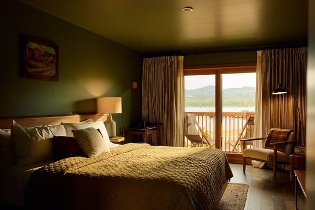 Premium Room, 1 King Bed, Lake View