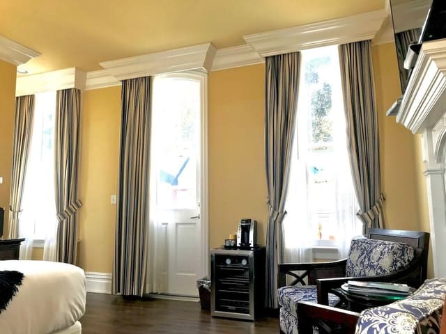 Deluxe King + Balcony