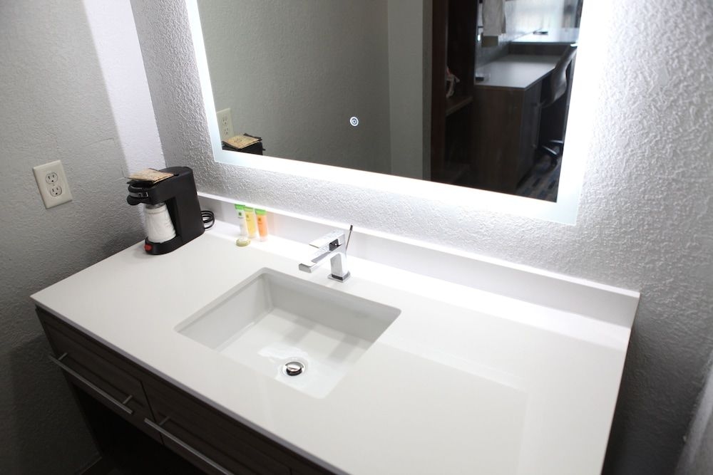 Budgetel Inn & Suites4