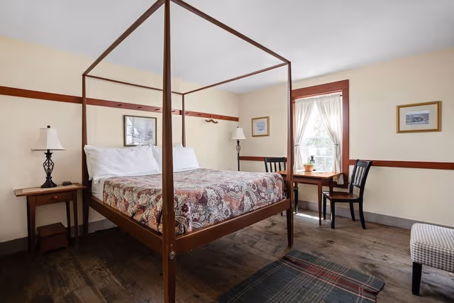 Deluxe Room, 1 Queen Bed, Balcony