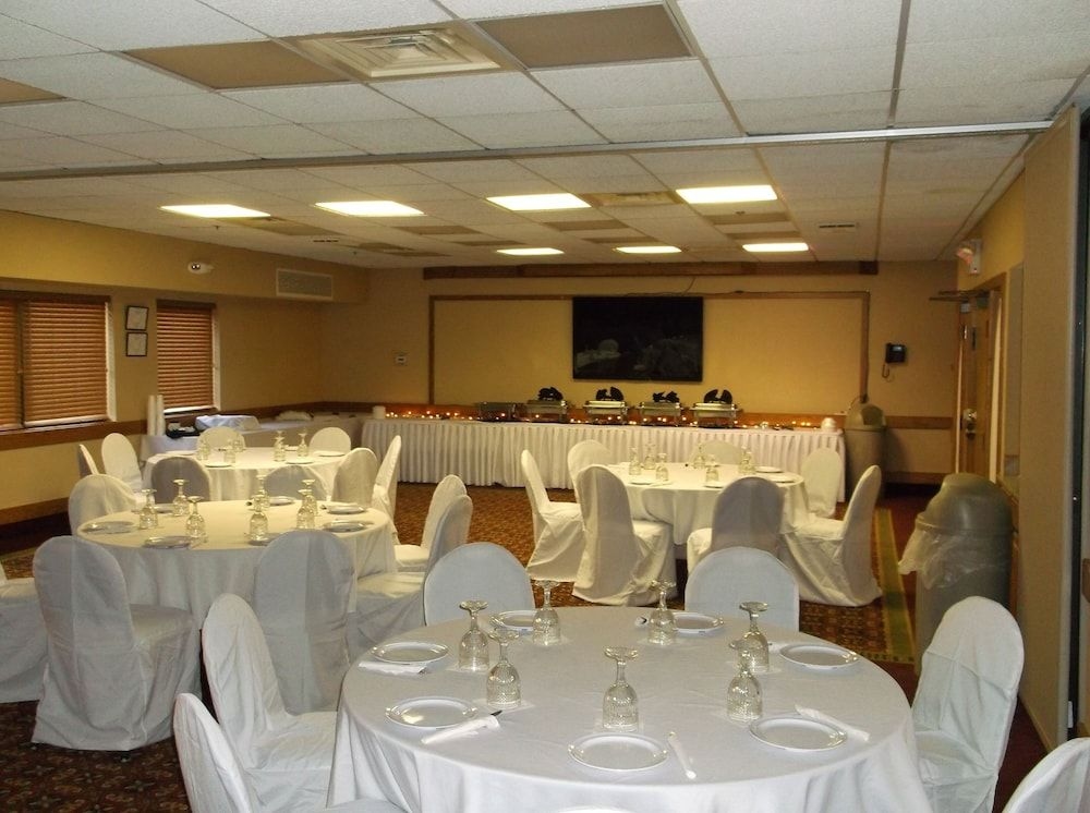 CARL TON LODGE3