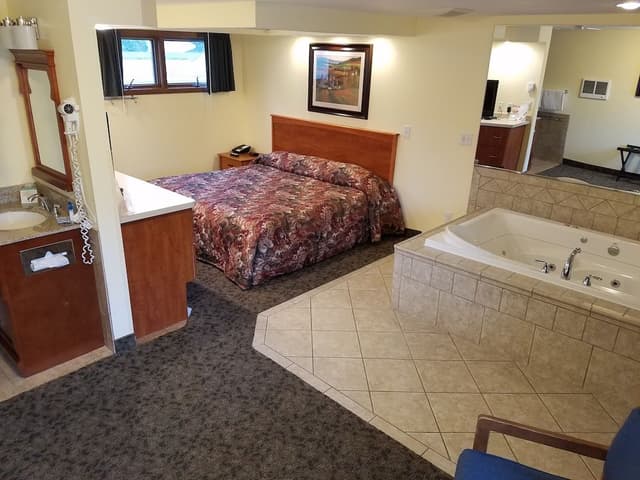 King room w/ Whirlpool, includes Seasonal Timbavati Wildlife Park