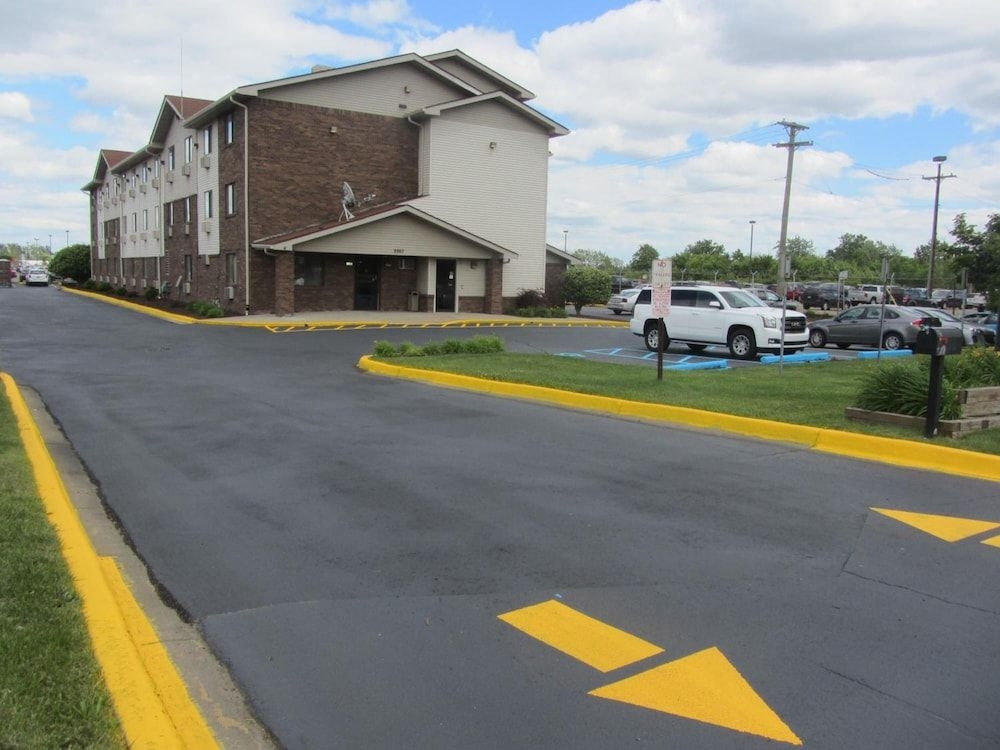 Knights Inn Romulus Detroit Metropolitan Airport1