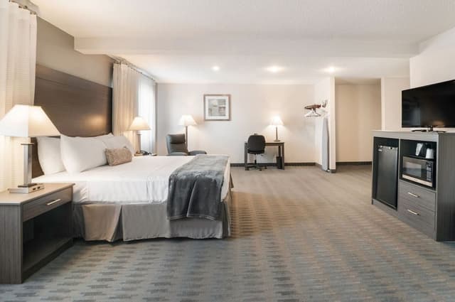 Suite, 1 King Bed, Non Smoking