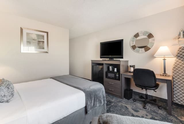 Standard Room, 1 Queen Bed