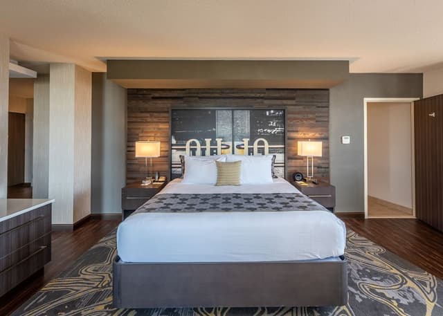 Deluxe Room, 1 King Bed