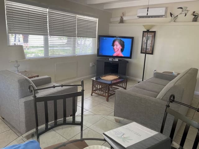 Large 2 Bedrooms, 2 Bath, Kitchen