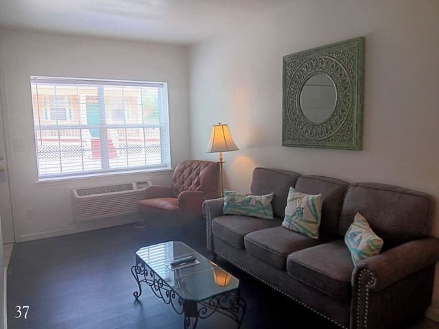 Townhome, 1 King Bed (Room 37)