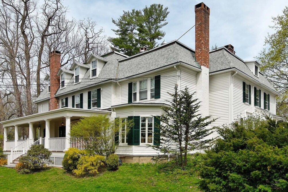 Birchwood Inn3