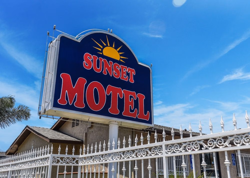 Sunset Motel4