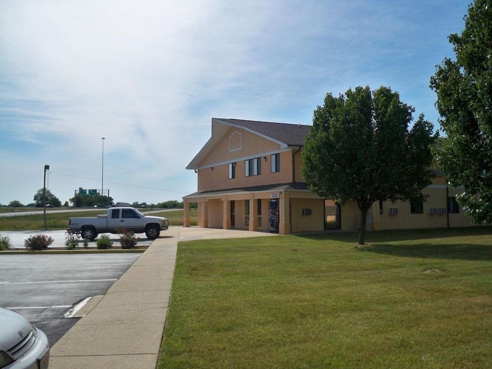 Economy Inn Wentzville4