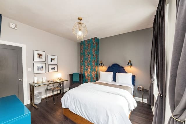 Room, 1 Queen Bed (Wabansia)