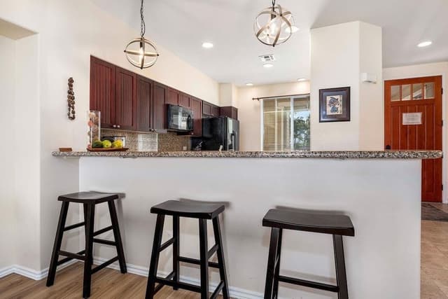Condo, 2 Bedrooms