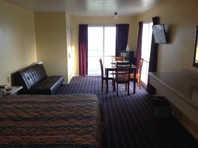 Room, 1 King Bed, Kitchenette, Beach View